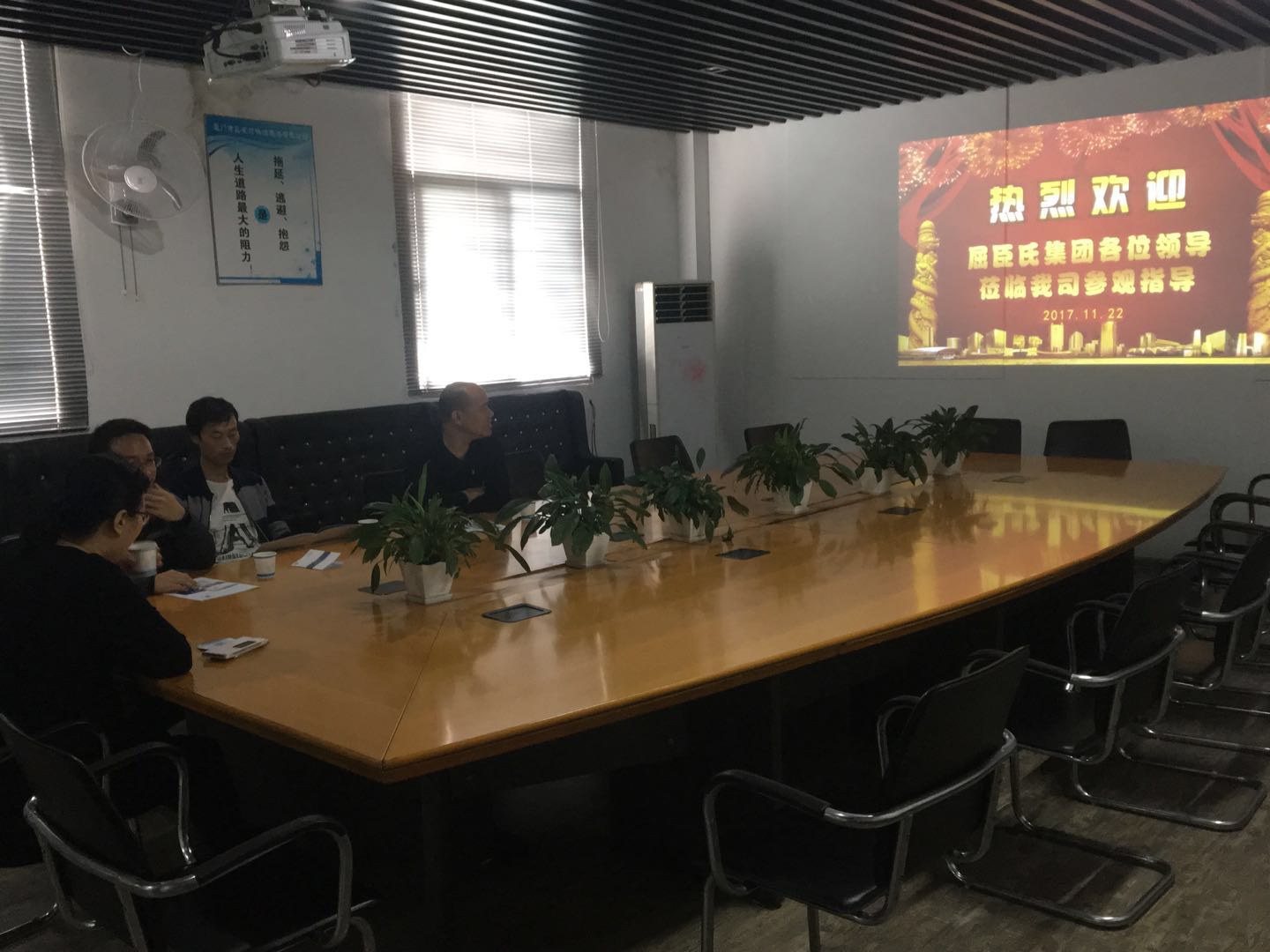 �y�������������������